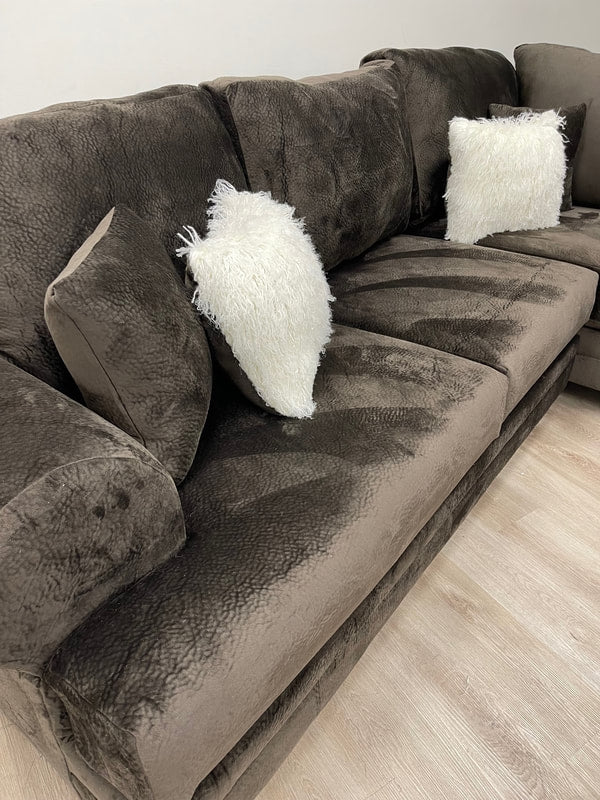 900 CHOCOLATE SECTIONAL ***NEW ARRIVAL***