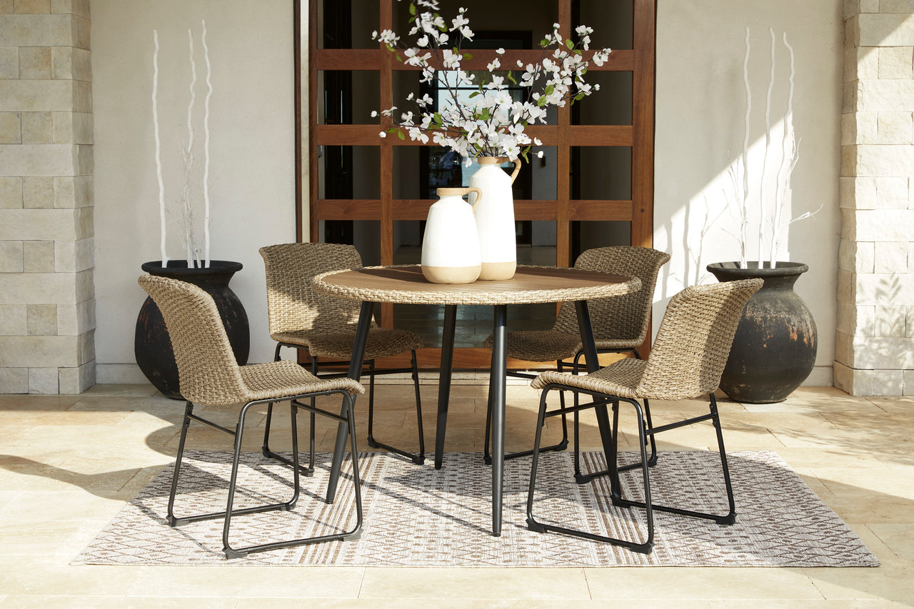 Amaris Outdoor Dining Table + 4 Chair